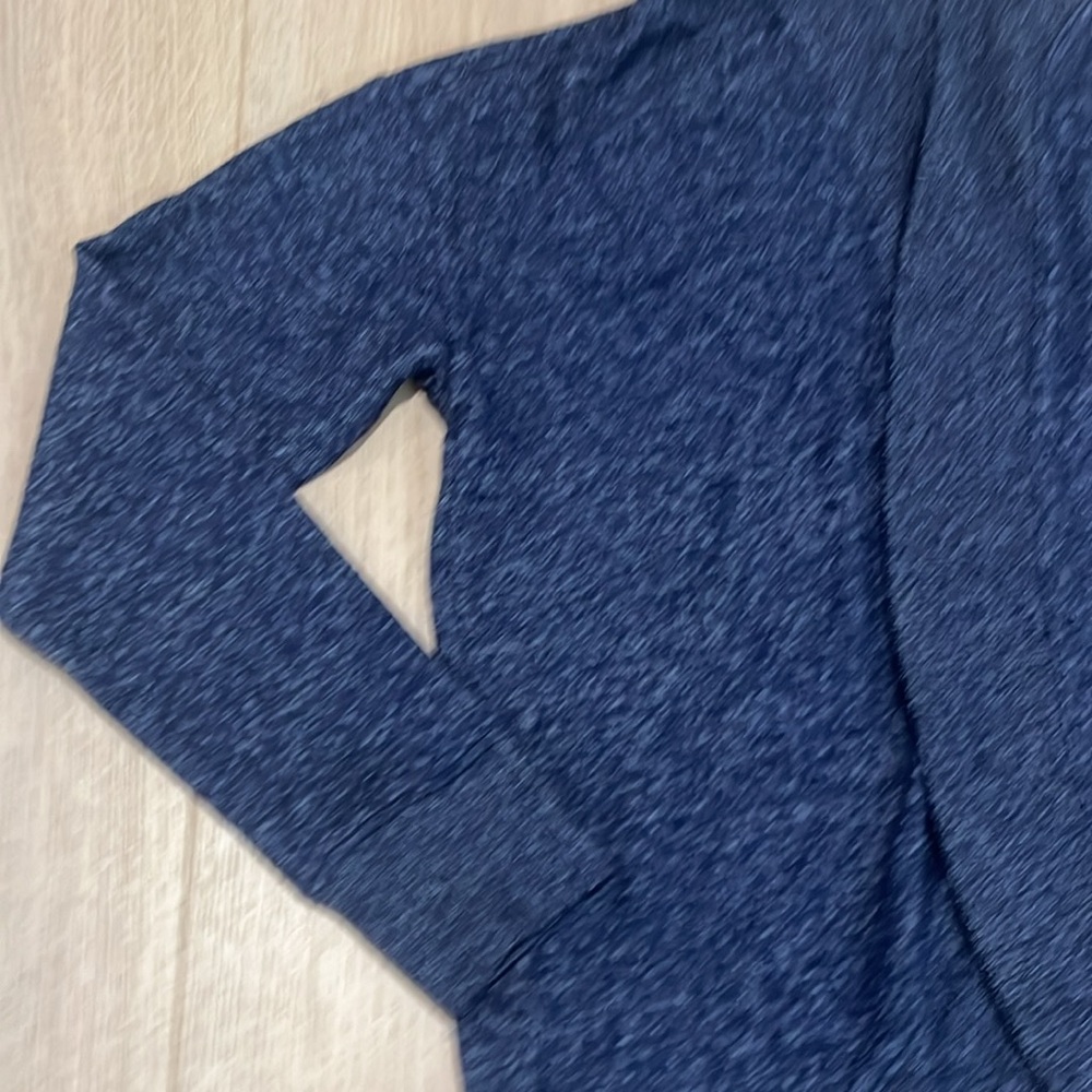 Girls Gap cardigan size XL (12) blue color soft and comfy